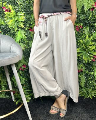 Pantaloni Vicky Naiif crema